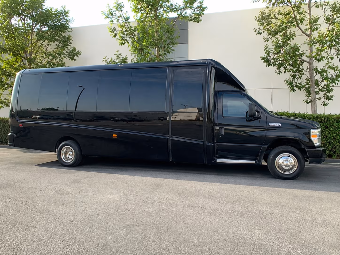 bus rentals for bands performers and touring groups moving through grand rapids