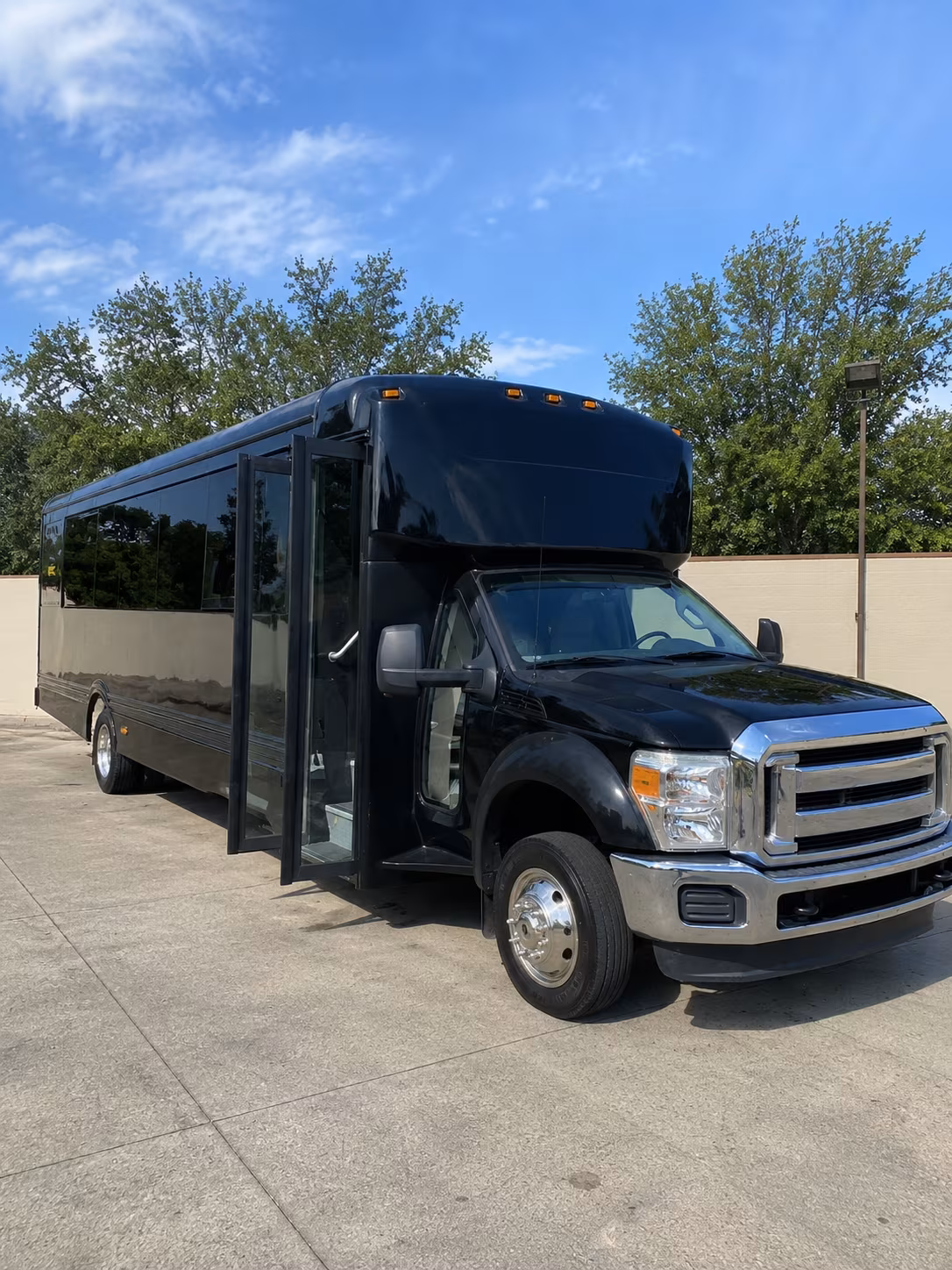 grand rapids 20 passenger party bus