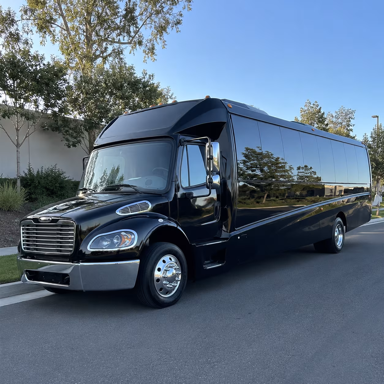 grand rapids 28 passenger minibus