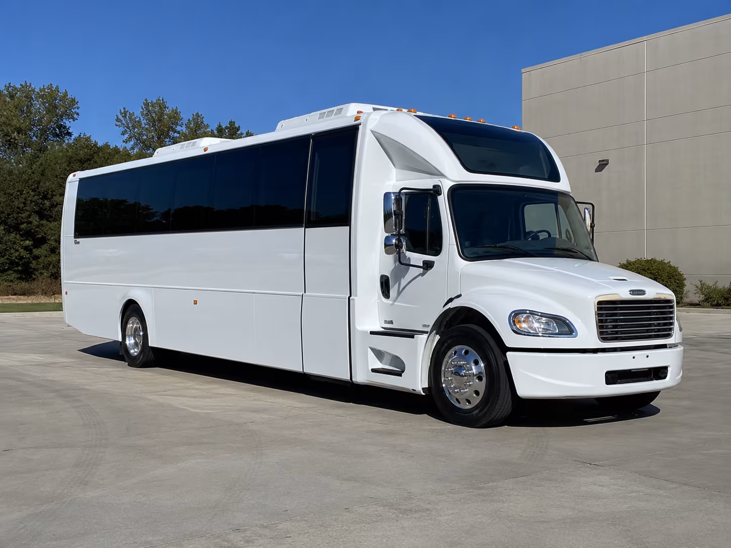 grand rapids 28 passenger party bus